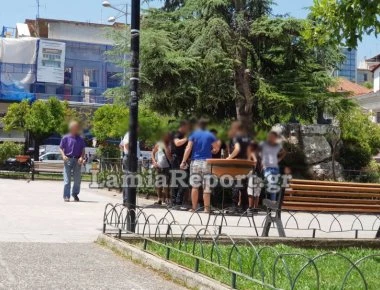 Άγριο ξύλο μέρα-μεσημέρι στο κέντρο της Λαμίας